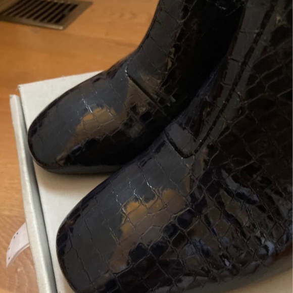 NWOT UO navy patent slingback heels - Picture 5 of 7